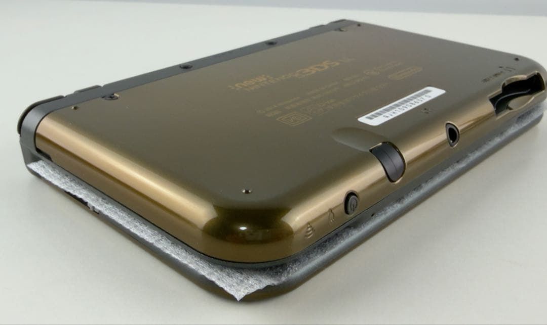 ほぼ新品 NEW 3DS LL ゼルダの伝説 ハイラルエディション IPS液晶 New