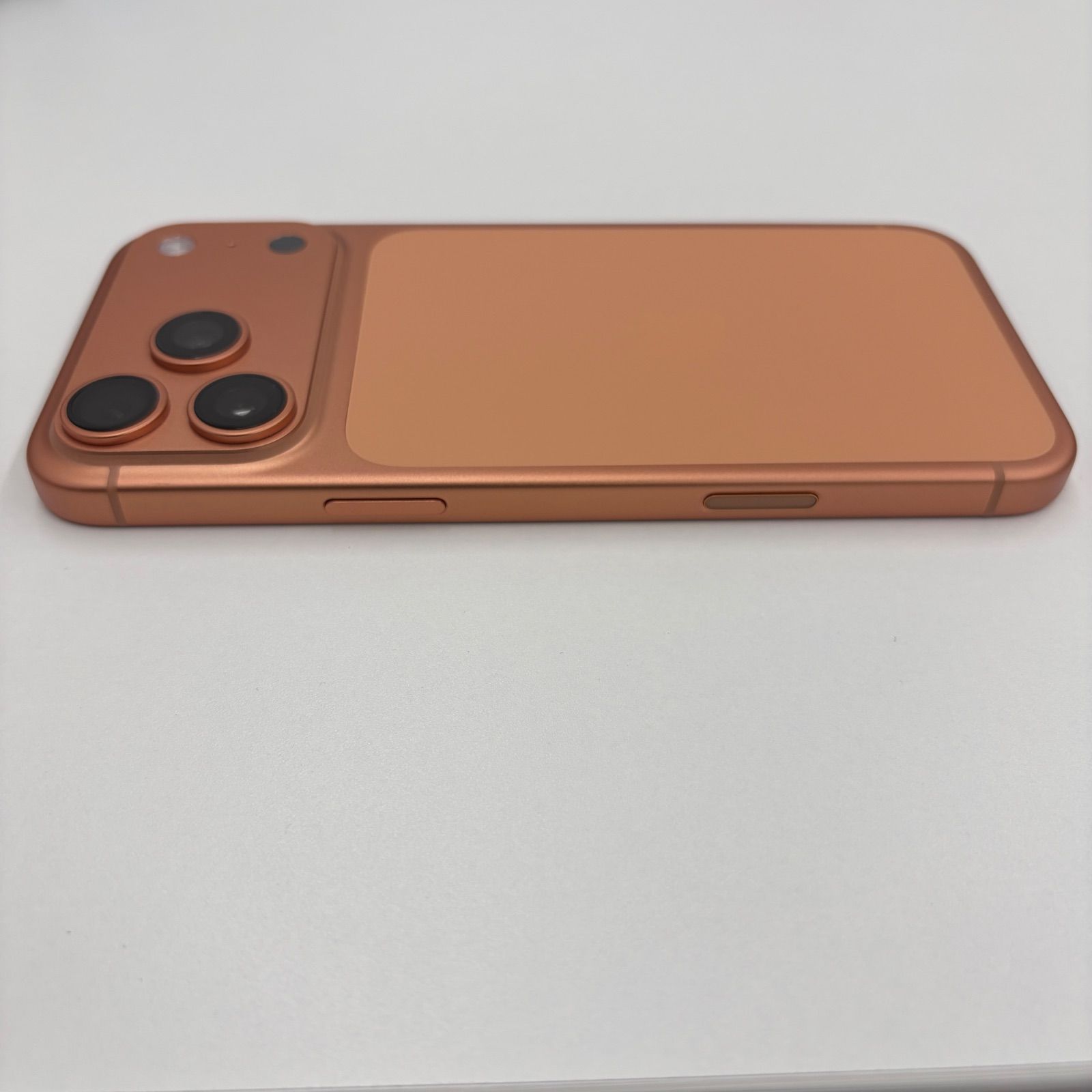 美品 iPhone 17 Pro Max 256GB SIMフリー ドコモ - メルカリ