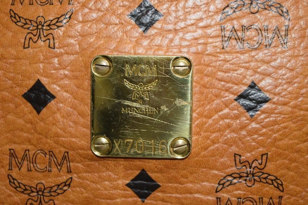 MCM/エムシーエムロゴグラムレザートートバッグ