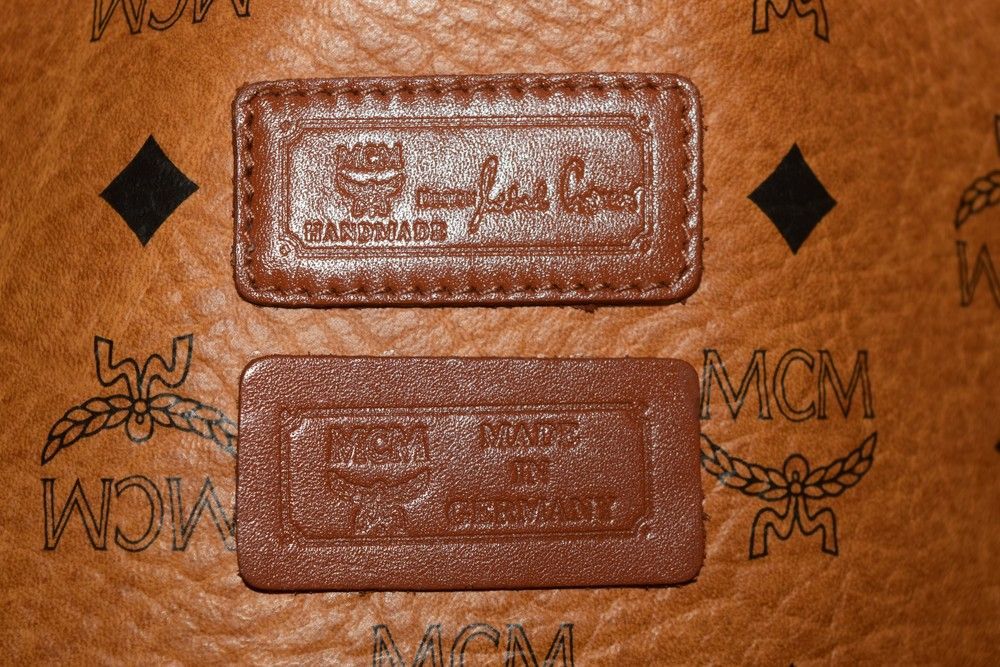 MCM/エムシーエムロゴグラムレザートートバッグ