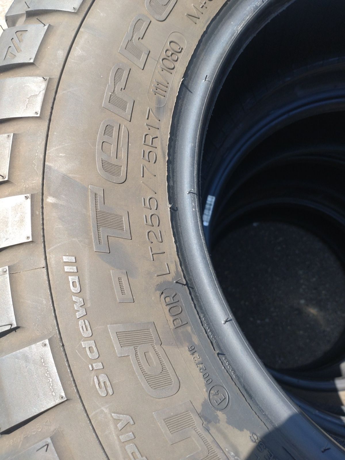 【送料無料♪】BFグッドリッチ マッドテレーンT/A KM2 255/75R17　中古4本 JEEP ラングラー サハラ アンリミテッド 等に　2021年製