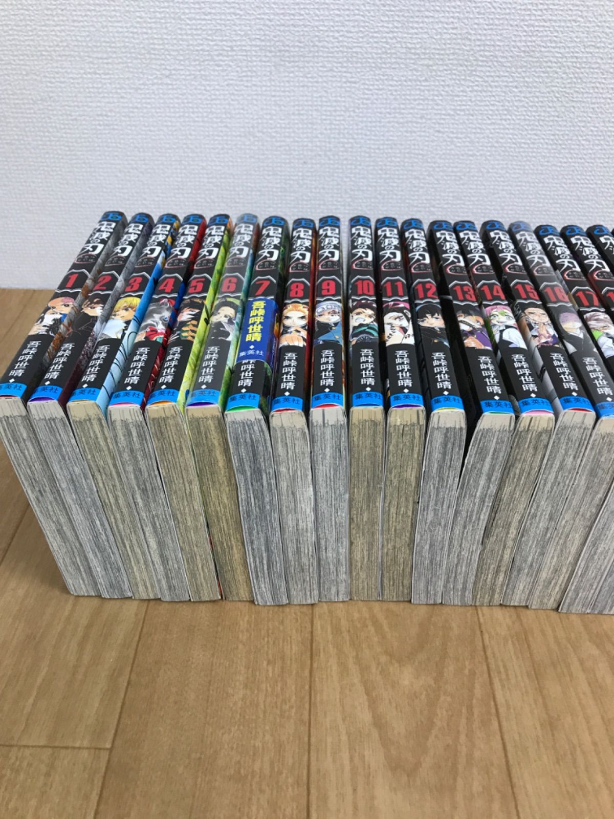 ☆鬼滅の刃 1～23巻 全巻＋関連本8冊 全巻コミックセット 《IV18E