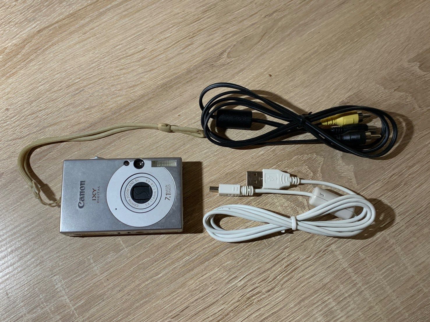 0812 Canon IXY DIGITAL 10 シルバー デジカメ 動作確認済み 【ネ