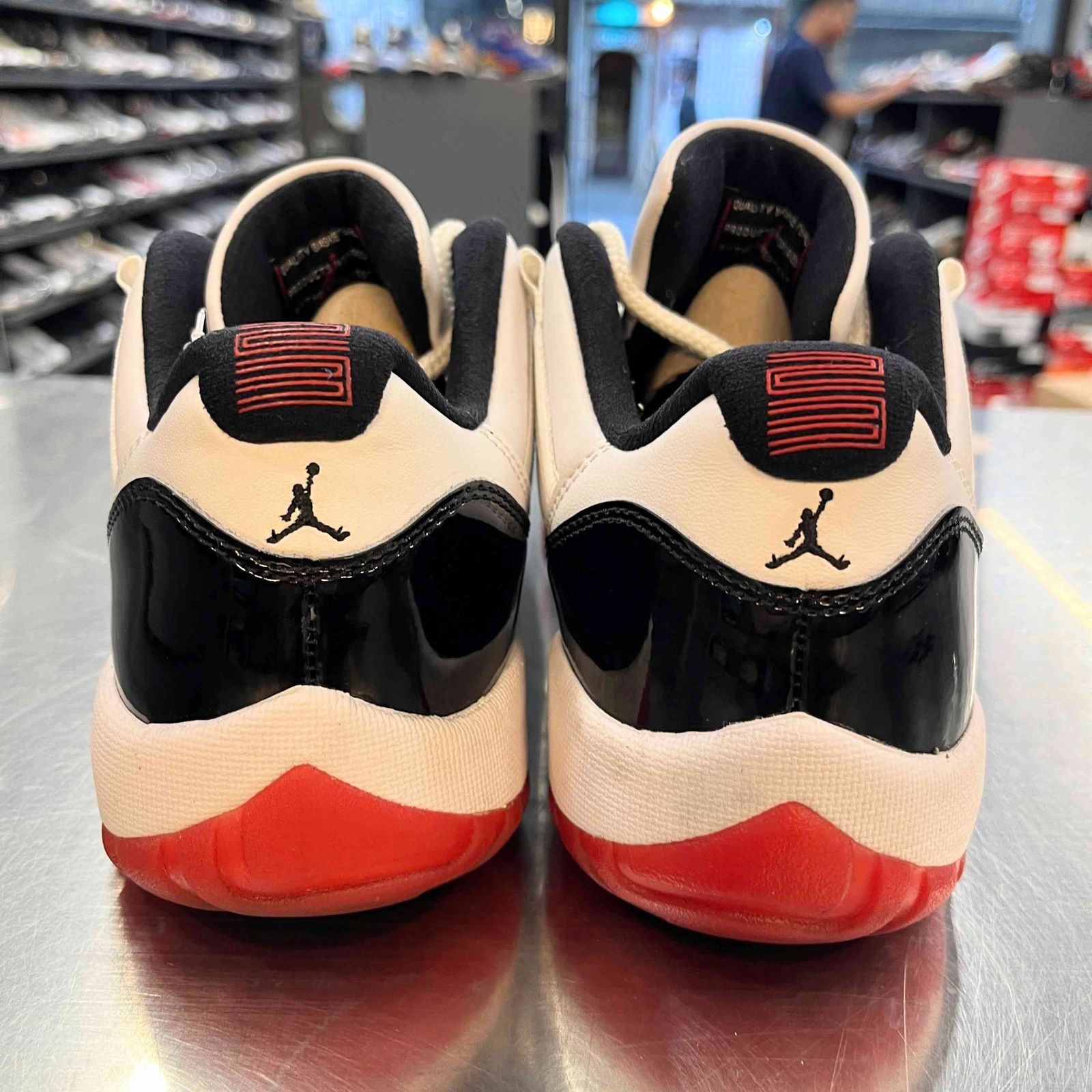 US8】 AIR JORDAN 11 RETRO LOW AV2187-160 【中古】 箱有 - メルカリ