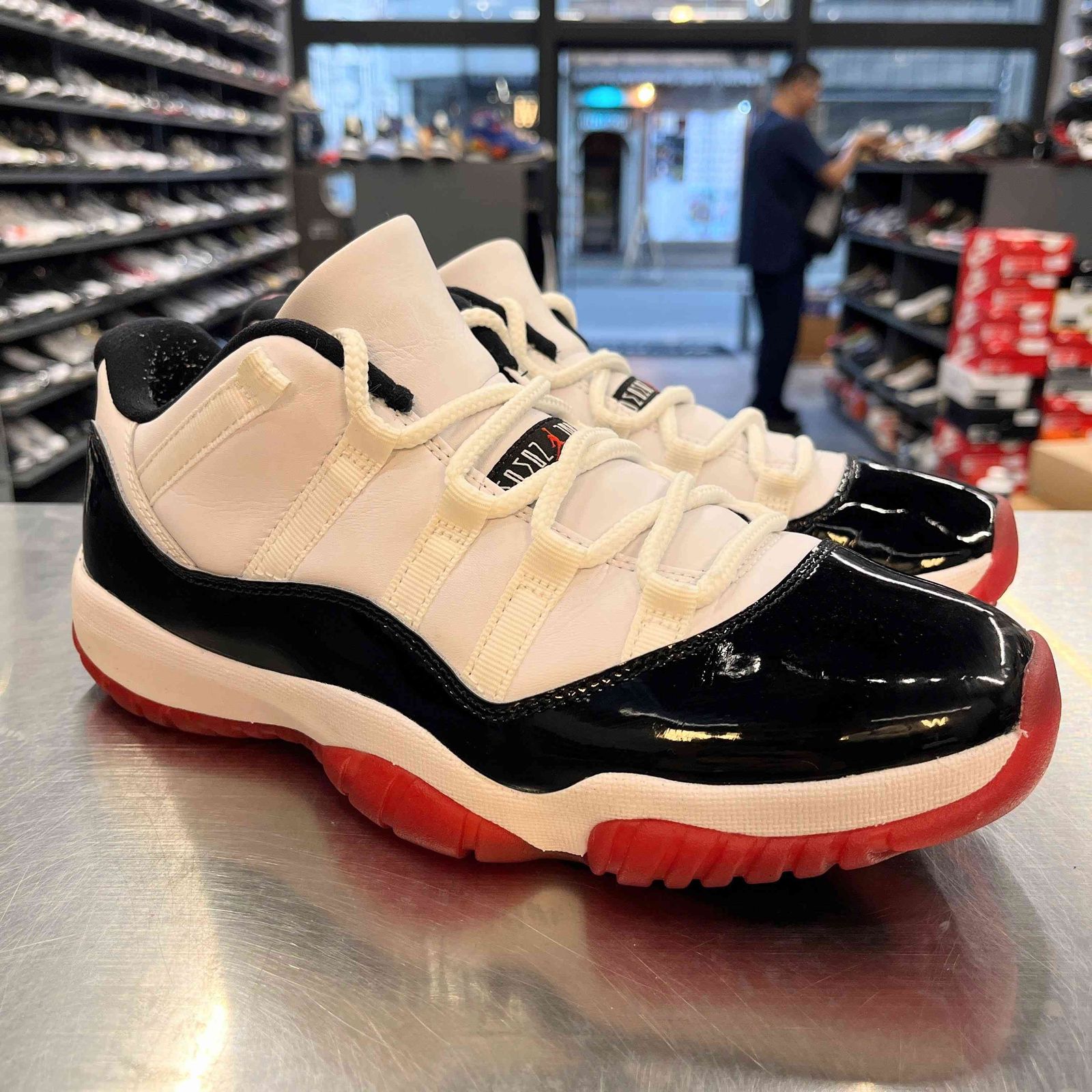 US8】 AIR JORDAN 11 RETRO LOW AV2187-160 【中古】 箱有 - メルカリ