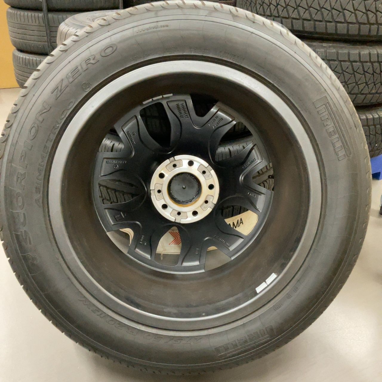 メルセデス・ベンツ Gクラス 純正 AMG 20インチ PIRELLI 275/50R20