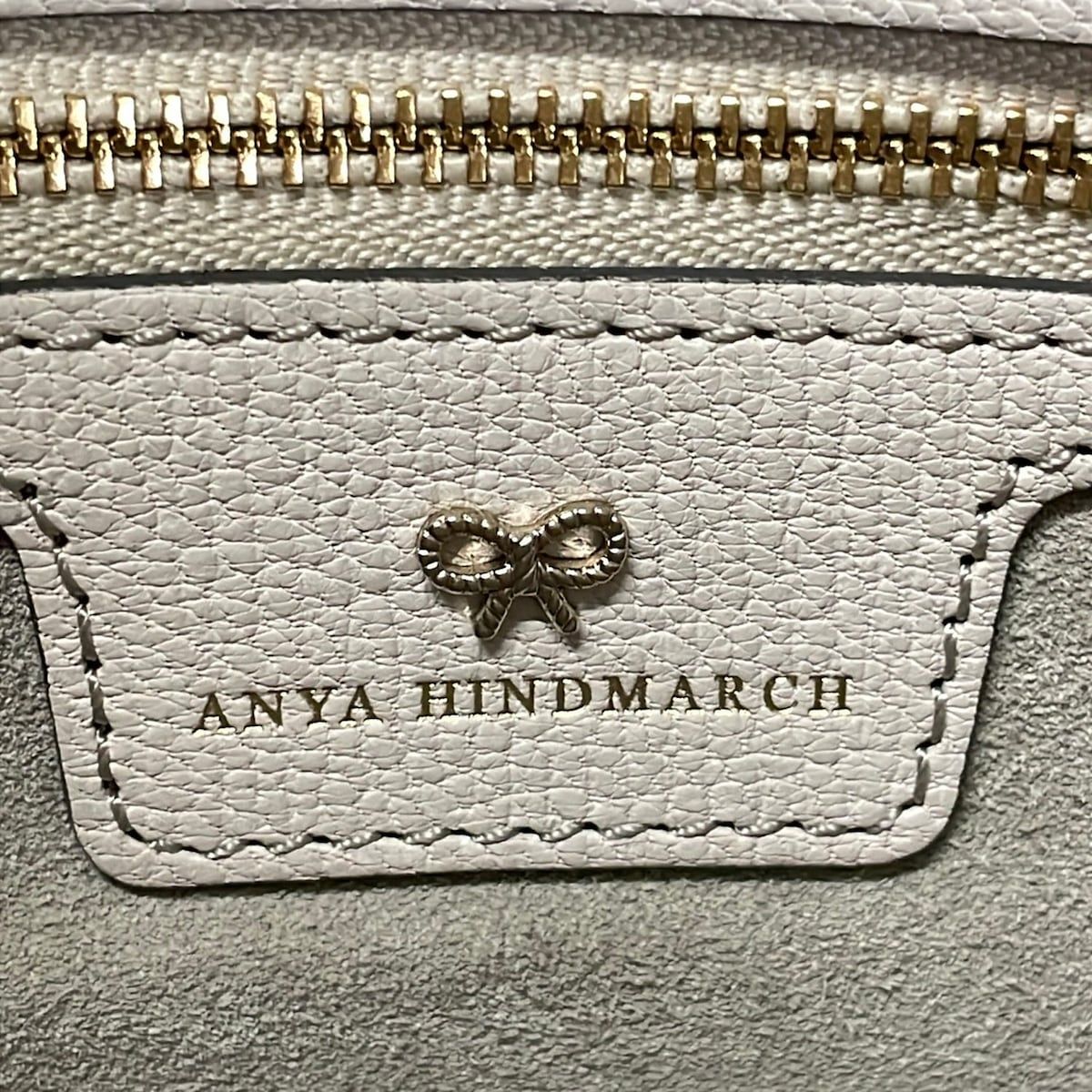 未使用品！☆ANYA HINDMARCH クラッチバッグ☆タッセル付き Anya Hindmarch(アニヤハインドマーチ) クラッチバッグ美品