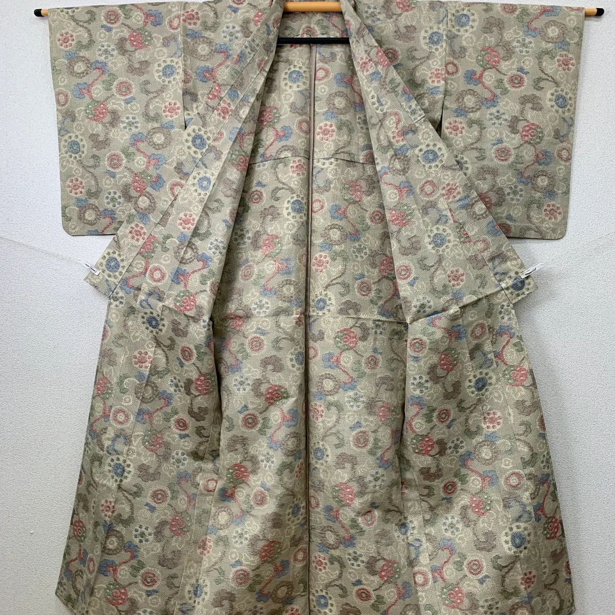 着物 紬 ベージュ系 袖丈長め きれいめ 上品 - メルカリ