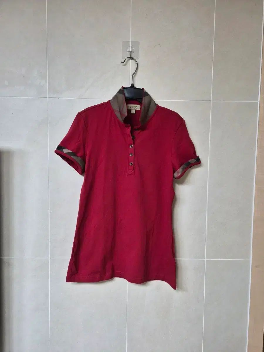 BURBERRY（バーバリー） レッド 半袖 KARA（カラ） Tシャツ 90 95