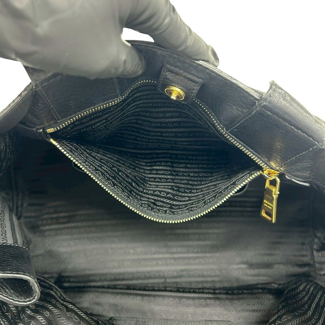 極 美品 PRADA プラダ カナパ 三角ロゴ プレート 金具 レザー 本革