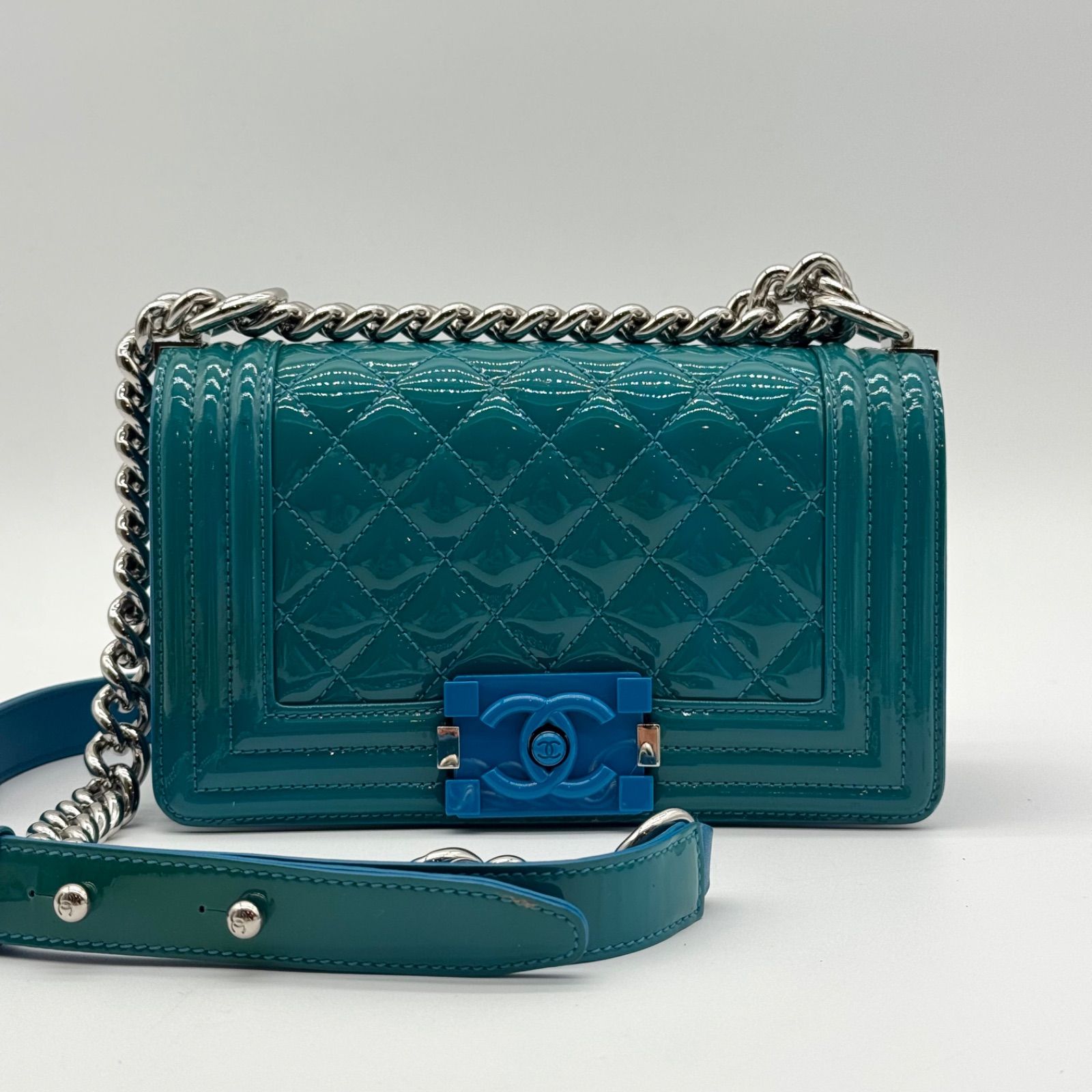 人気✨CHANEL シャネル ショルダーバッグ ボーイシャネル エナメル 
