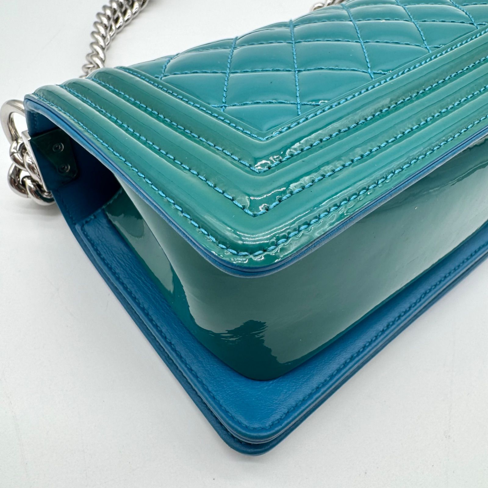 人気✨CHANEL シャネル ショルダーバッグ ボーイシャネル エナメル 