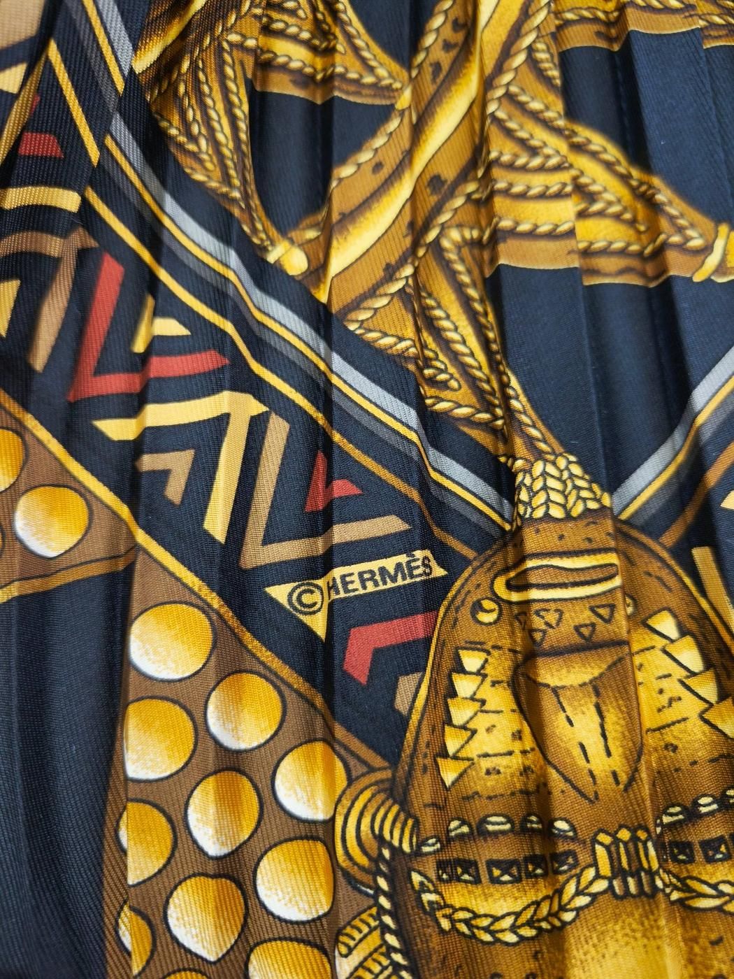 HERMES エルメス 首長の金 プリーツ スカーフ ブラック×ゴールド 管理