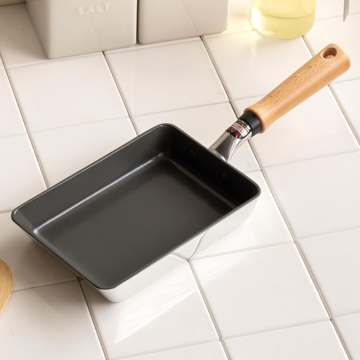 卵焼き器 13×19cm ガス火専用 セラミックコート センレンキャストグリーン 日本製 ( たまご焼き器 エッグパン セラミック加工 軽い アルミ製 軽量 こびりつきにくい 焦げ付きにくい フッ素加工なし 木柄 朝食 弁当 調理用品 ) 卵焼き器 13×19cm ガス火専用 セラミックコート センレンキャストグリーン 日本製 ( たまご焼き器 エッグパン セラミック加工 軽い アルミ製 軽量 こびりつきにくい 焦げ付きにくい フッ素加工なし 木柄 朝食 弁当 調理用品 )