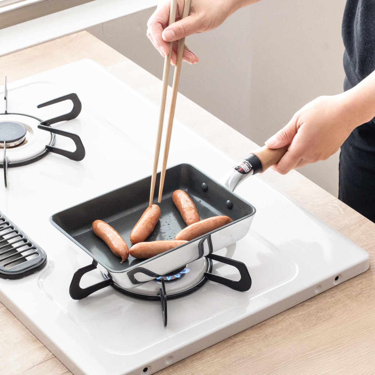 卵焼き器 13×19cm ガス火専用 セラミックコート センレンキャストグリーン 日本製 ( たまご焼き器 エッグパン セラミック加工 軽い アルミ製 軽量 こびりつきにくい 焦げ付きにくい フッ素加工なし 木柄 朝食 弁当 調理用品 ) 卵焼き器 13×19cm ガス火専用 セラミックコート センレンキャストグリーン 日本製 ( たまご焼き器 エッグパン セラミック加工 軽い アルミ製 軽量 こびりつきにくい 焦げ付きにくい フッ素加工なし 木柄 朝食 弁当 調理用品 )