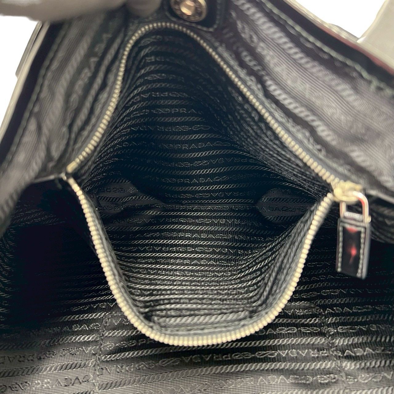 極 美品 PRADA プラダ 三角ロゴ プレート 金具 ナイロン レザー 本革 