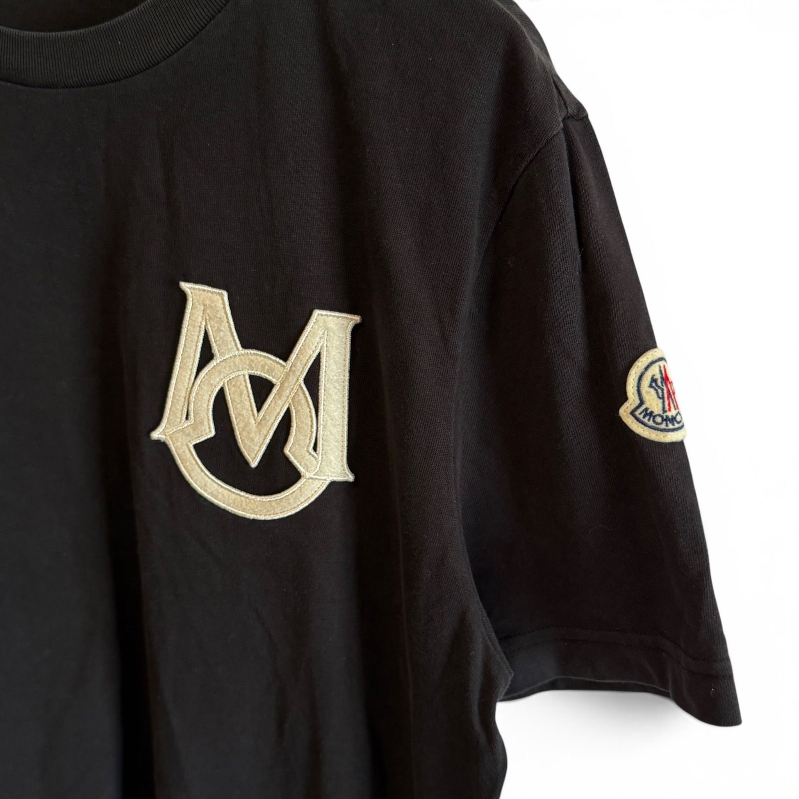 メンズ MONCLER モンクレール 現行 Tシャツ 半袖 モノグラムパッチ 肩ロゴ