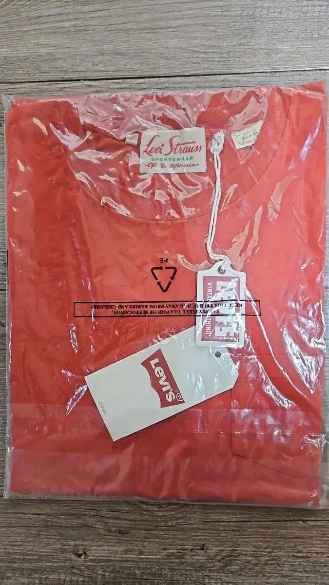 リーバイス LVC 1950'S スポーツウェア Tシャツ ルイボスティー レッド M