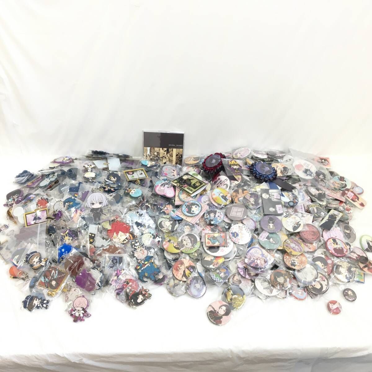 MP-00524 刀剣乱舞 グッズ大量まと 缶バッジ/ラバーストラップ/アクリルキーホルダー/アクリルスタンド/他 とうらぶ/刀剣