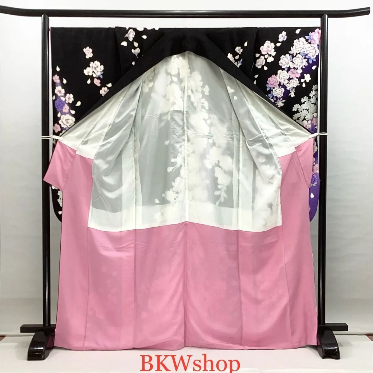 大特価 現品限り＞ used 正絹 振袖・袋帯 2点セット 黒地 牡丹に桜柄