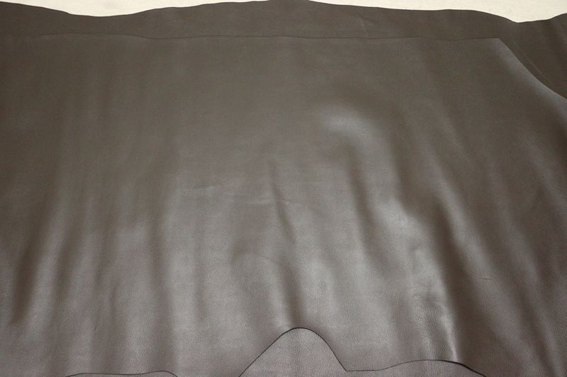 チョコブラウン 180ds クロム革 牛革 国産 レザー シボ型押し はぎれ 一枚革 レザークラフト 革 皮 本革 diy 生地 材料