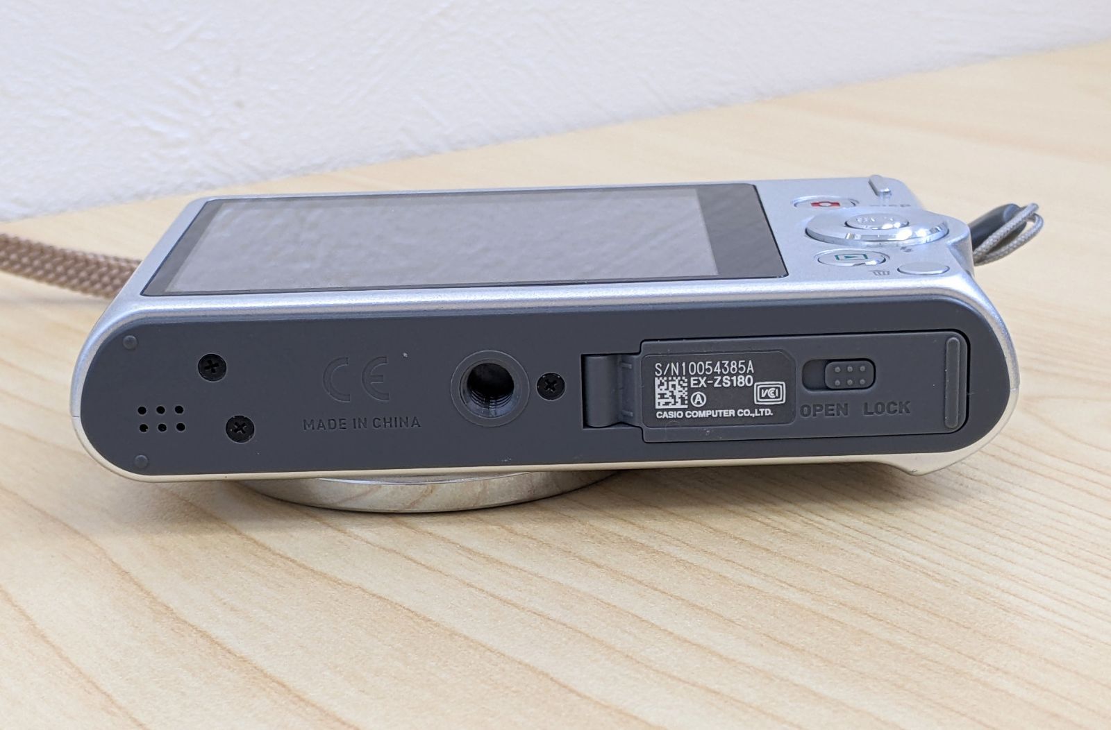 C【中古品】CASIO カシオ EXILIM エクシリム EX-ZS180 シルバー I→C C【中古品】CASIO カシオ EXILIM エクシリム EX-ZS180 シルバー I→C