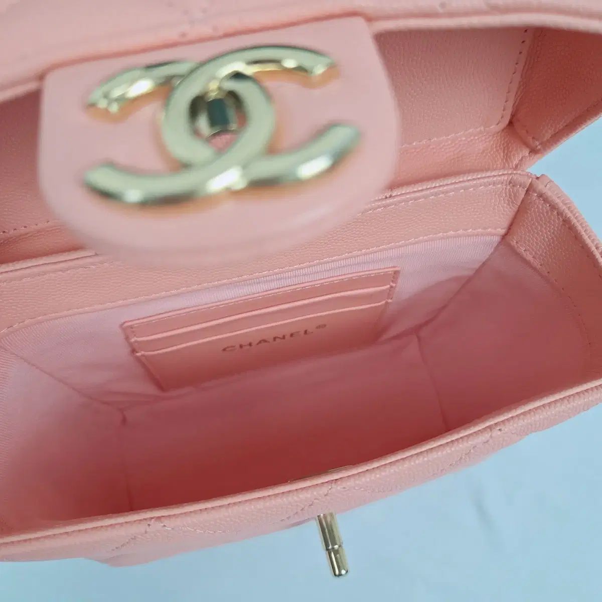 未使用Chanel ベージュピンクキャンドル ボックス入り非売品アメリカ製 シャネル チュール 付き ボックスバッグ キャビア ゴールド - メルカリ