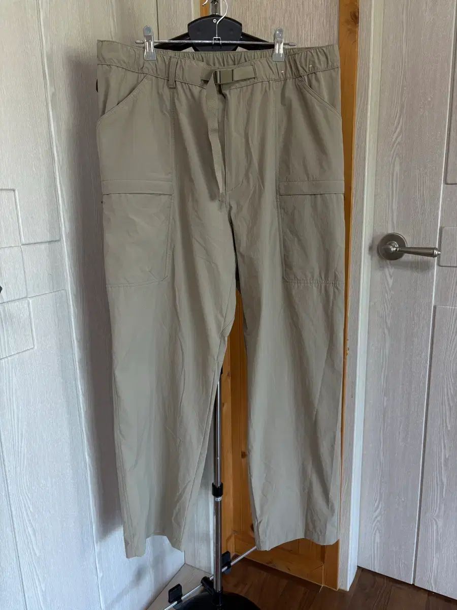XL ユニクロ メンズ シャカシャカ素材 ストレッチ ズボン