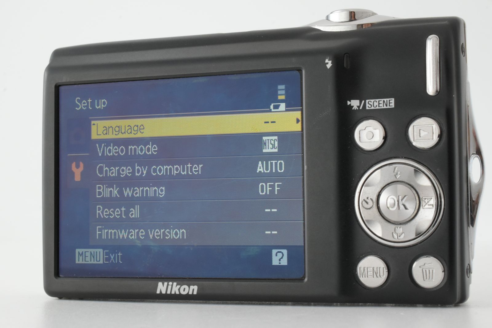 Nikon Coolpix S3000 Silver 12.0 MP Wide 4x Optical Zoom ニコン