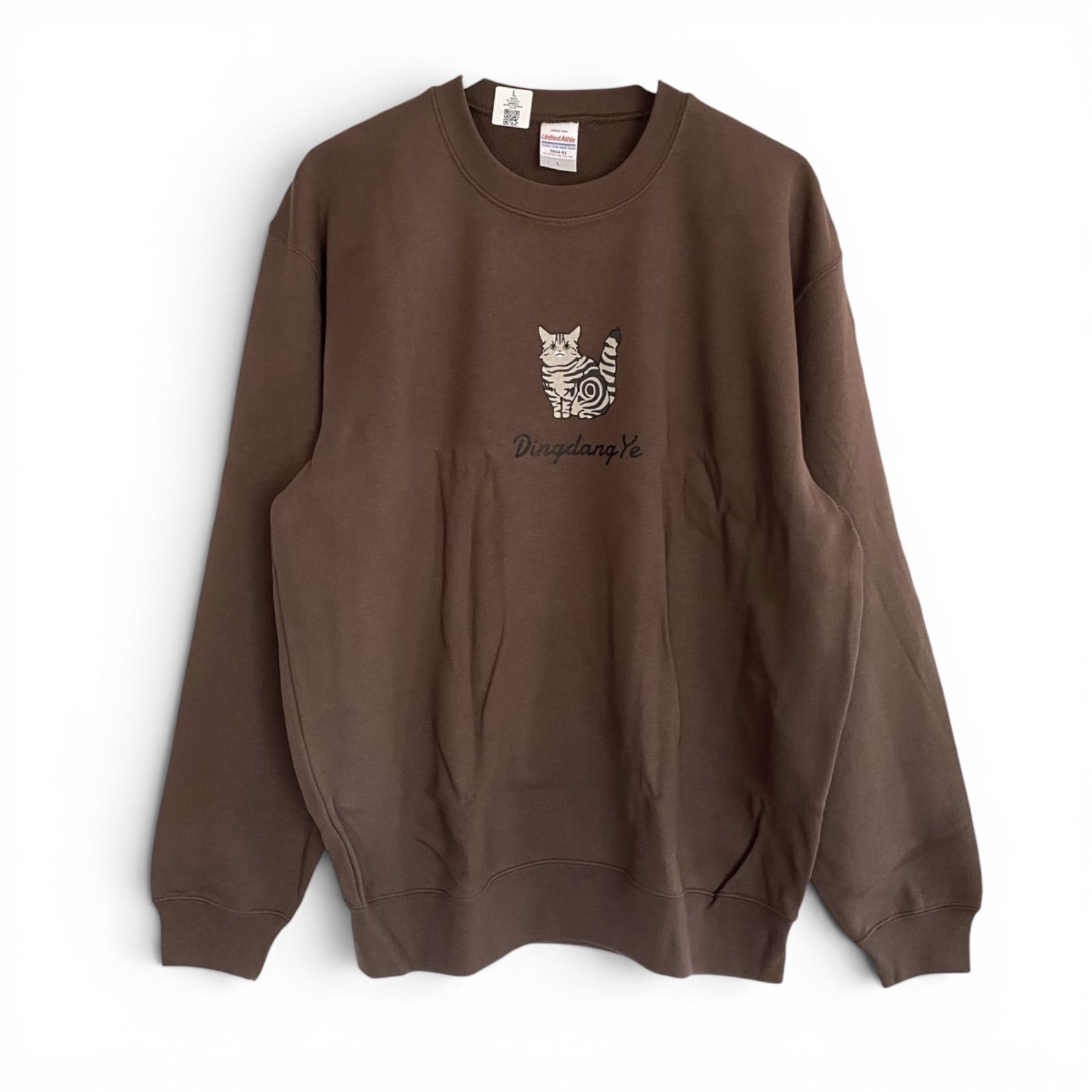 United Athle ユナイテッドアスレ 新品未使用 メンズ レディース スウェット L トレーナー 茶色 ダークブラウン 猫 ねこ ネコ アメショ 刺繍 ワッペン 筆記体 ロゴ 10oz 裏パイル クルーネック トップス ゆるだぼ 582A-1551 4,704円