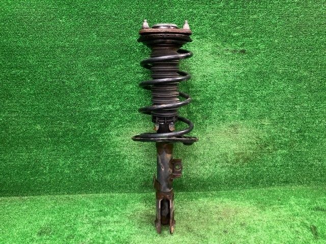 トヨタ ヴォクシー（ストラット｜サスペンション）：パーツ ZRR85G