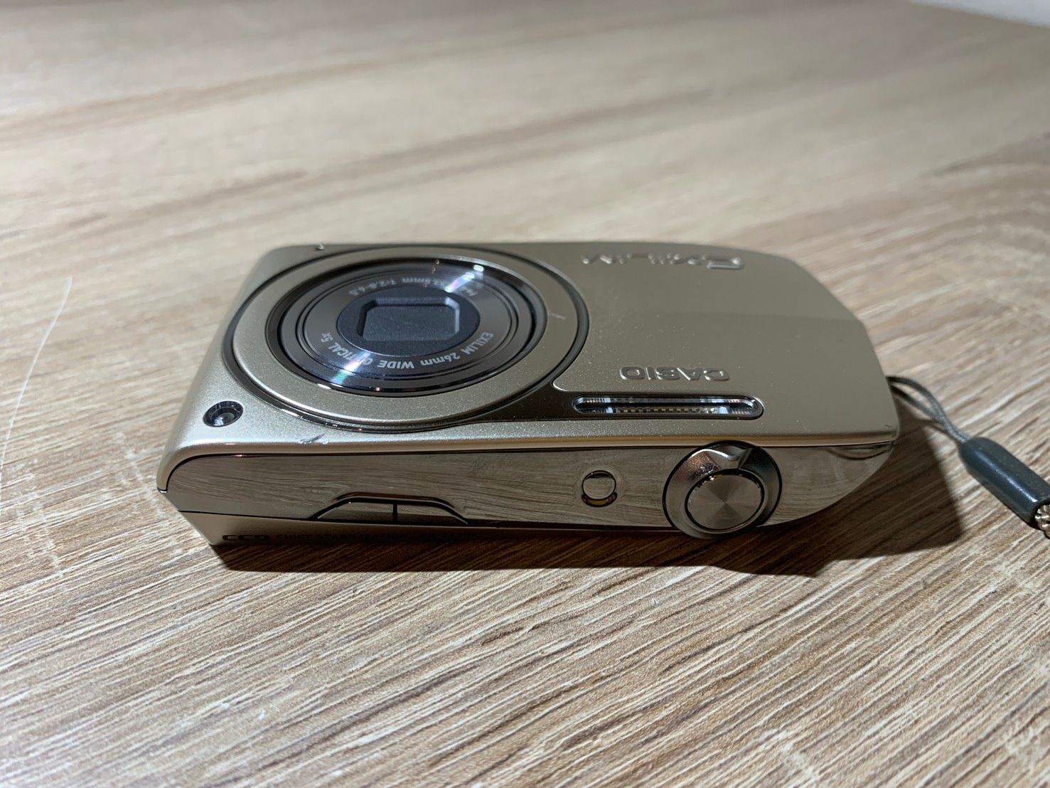 0836 Casio EXILIM EX-Z2300 ゴールド デジカメ 動作確認済み 【ネ
