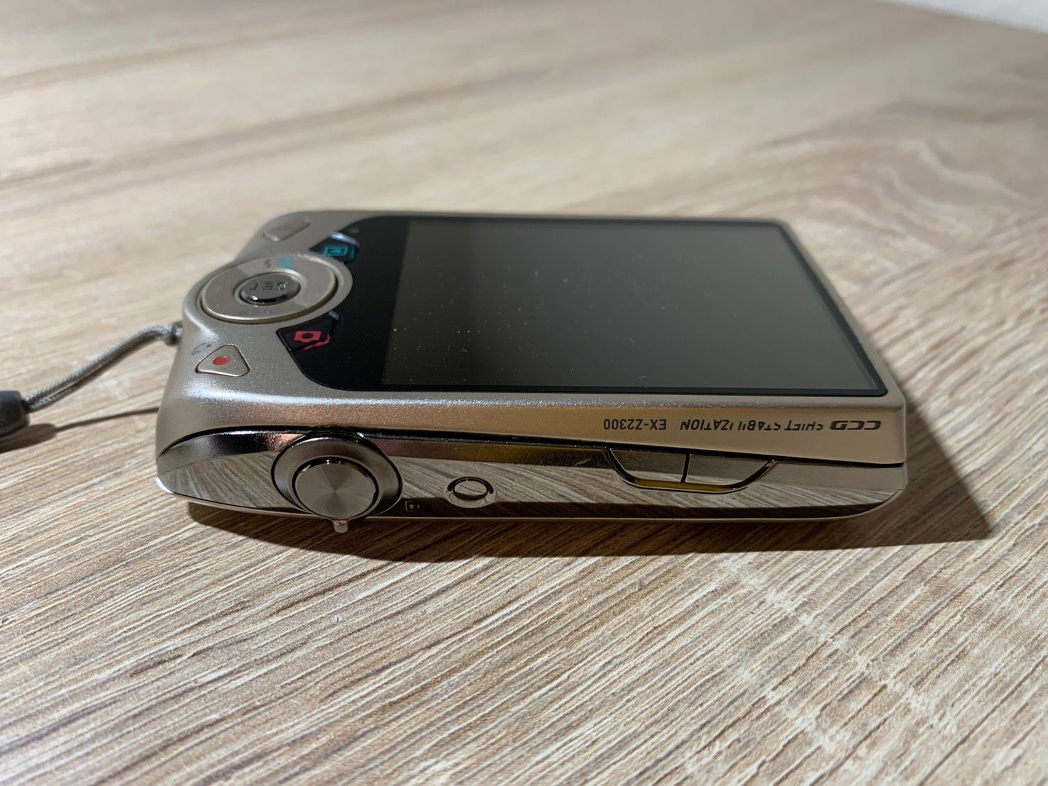 0836 Casio EXILIM EX-Z2300 ゴールド デジカメ 動作確認済み 【ネ