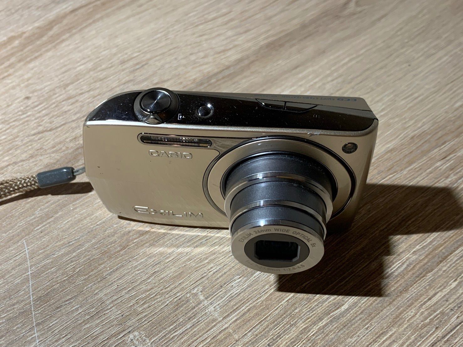 0836 Casio EXILIM EX-Z2300 ゴールド デジカメ 動作確認済み 【ネ