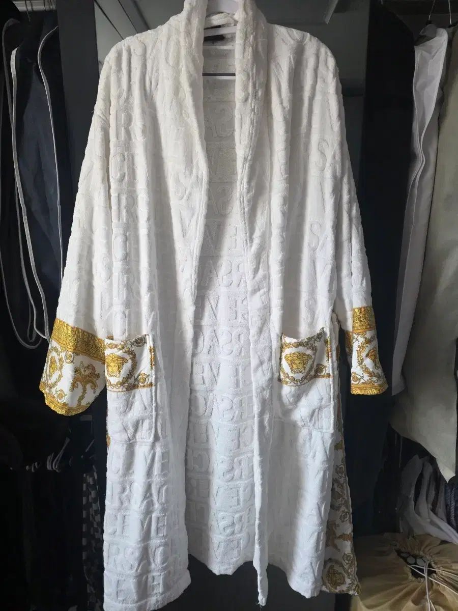 ヴェルサーチェ ローブ 出品
