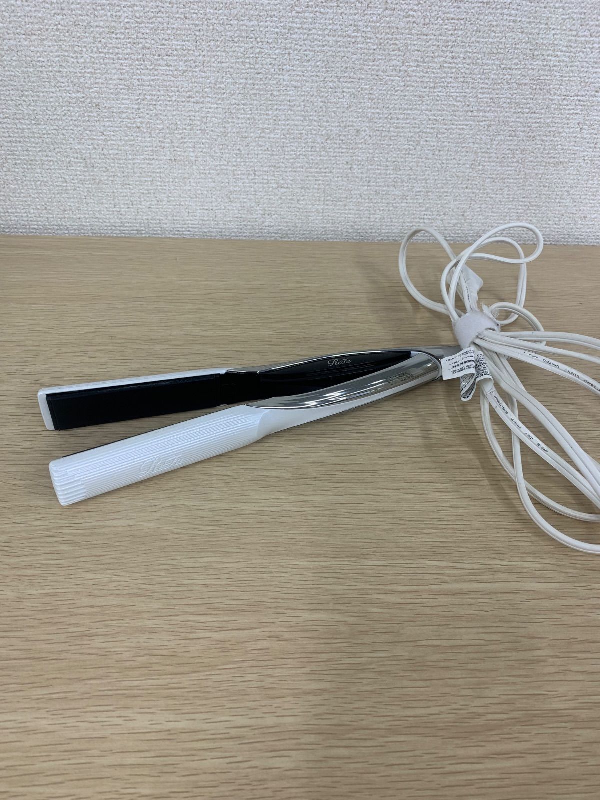 ！【通電動作確認済み】リファ ストレートアイロン RE-AC02A【電化製品2】【2】