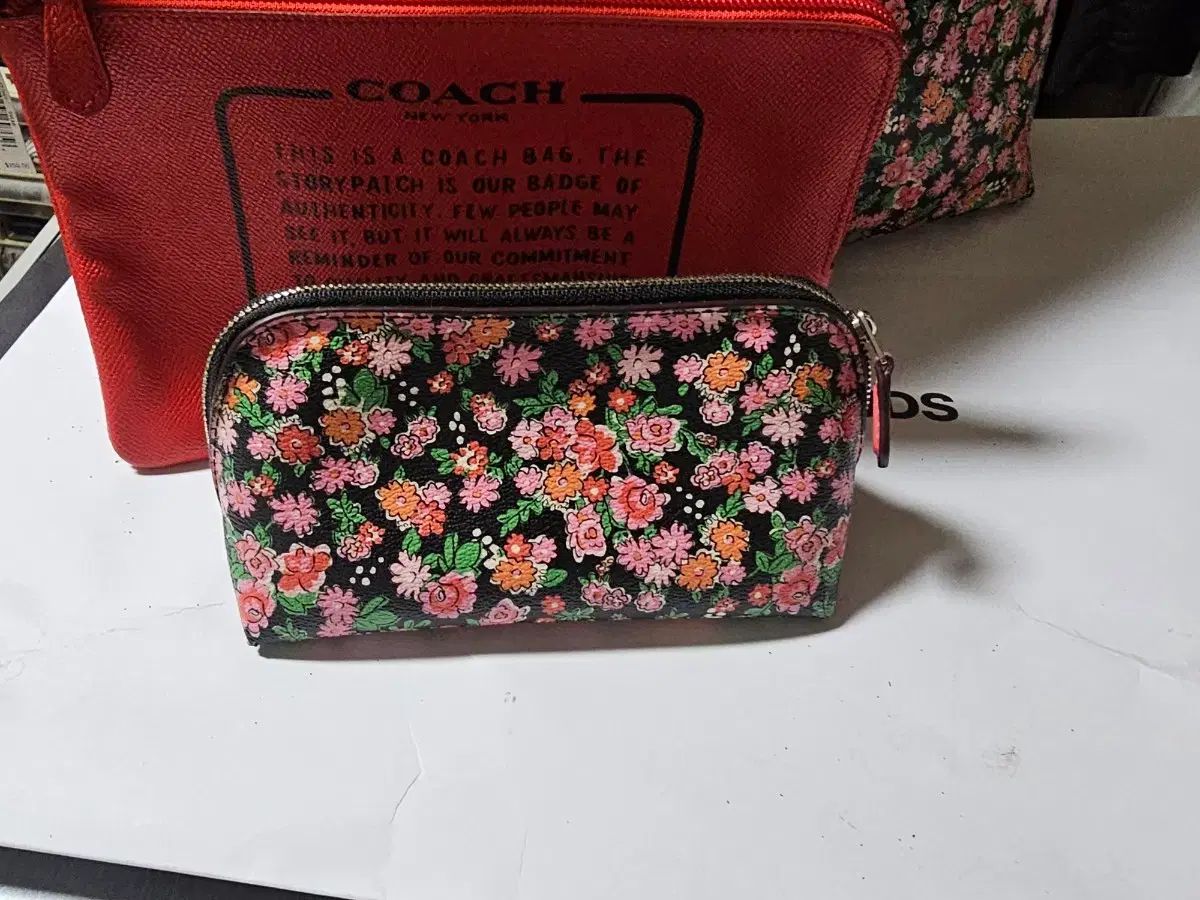 コーチ フラワー プリント トートバッグ + ポーチ セット - メルカリ