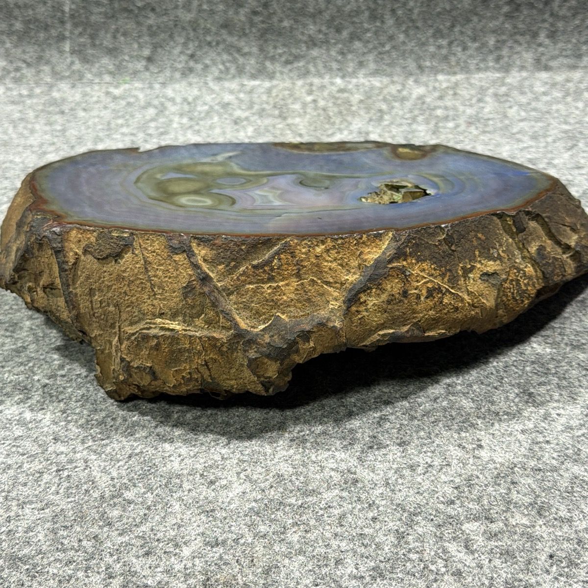 青色アゲート置物 木製台座付き 天然石 青メノウ ブルーアゲート 大型 原石スライス 木製台座付き 鑑賞