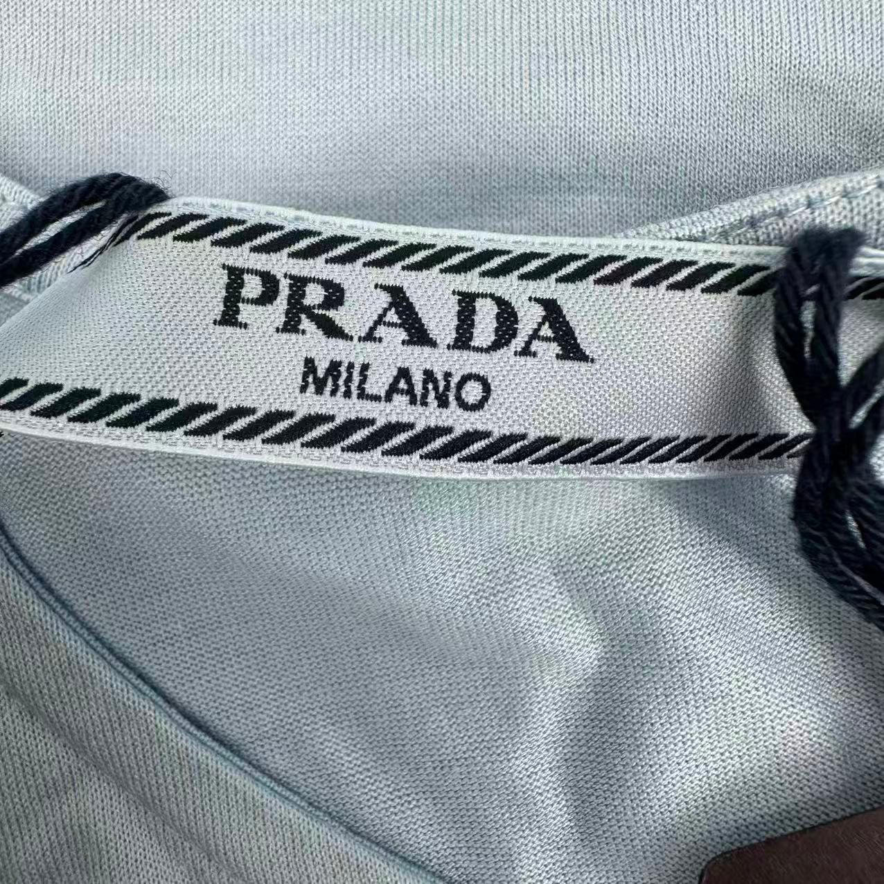 未使用品 Prada プラダ ノースリーブ トップス ベスト ブルー サイズL 