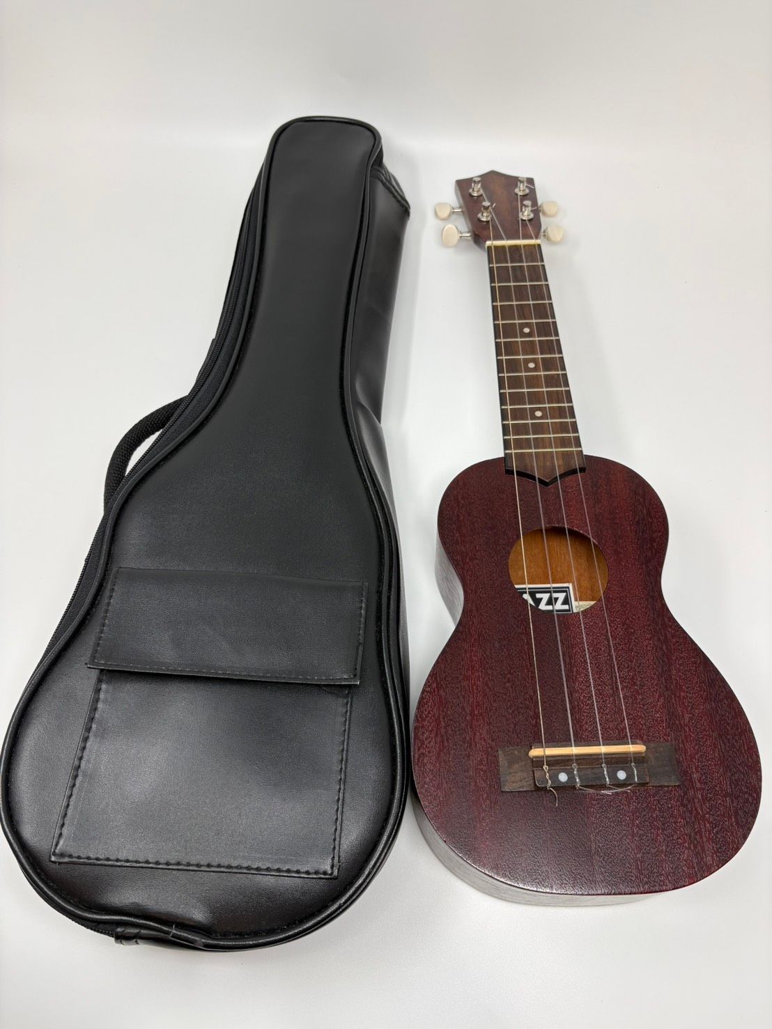 ◇GAZZLELE ガズレレ ウクレレ 型番不明 弦楽器 ソフトケース付き 中古