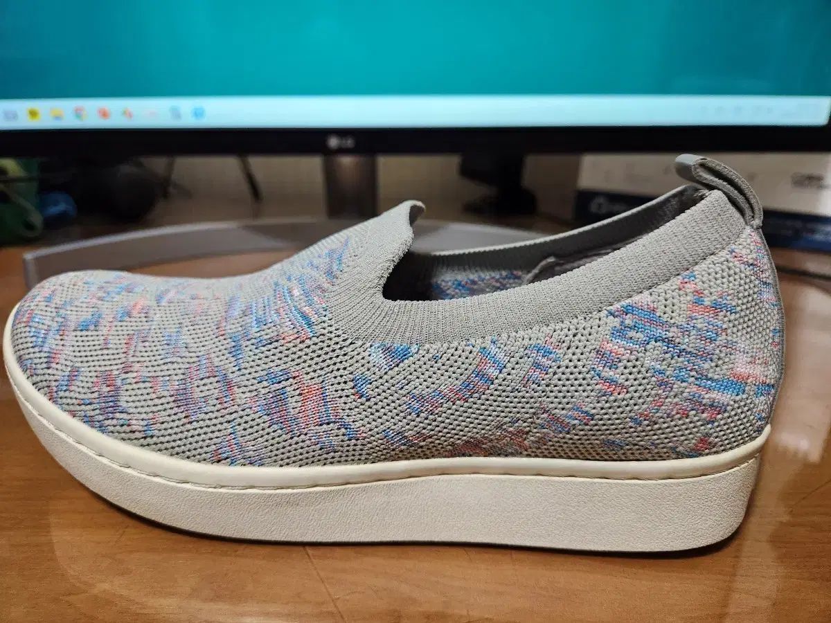 SKECHERS スケッチャーズ アーチフィット スニーカー (新 商品)