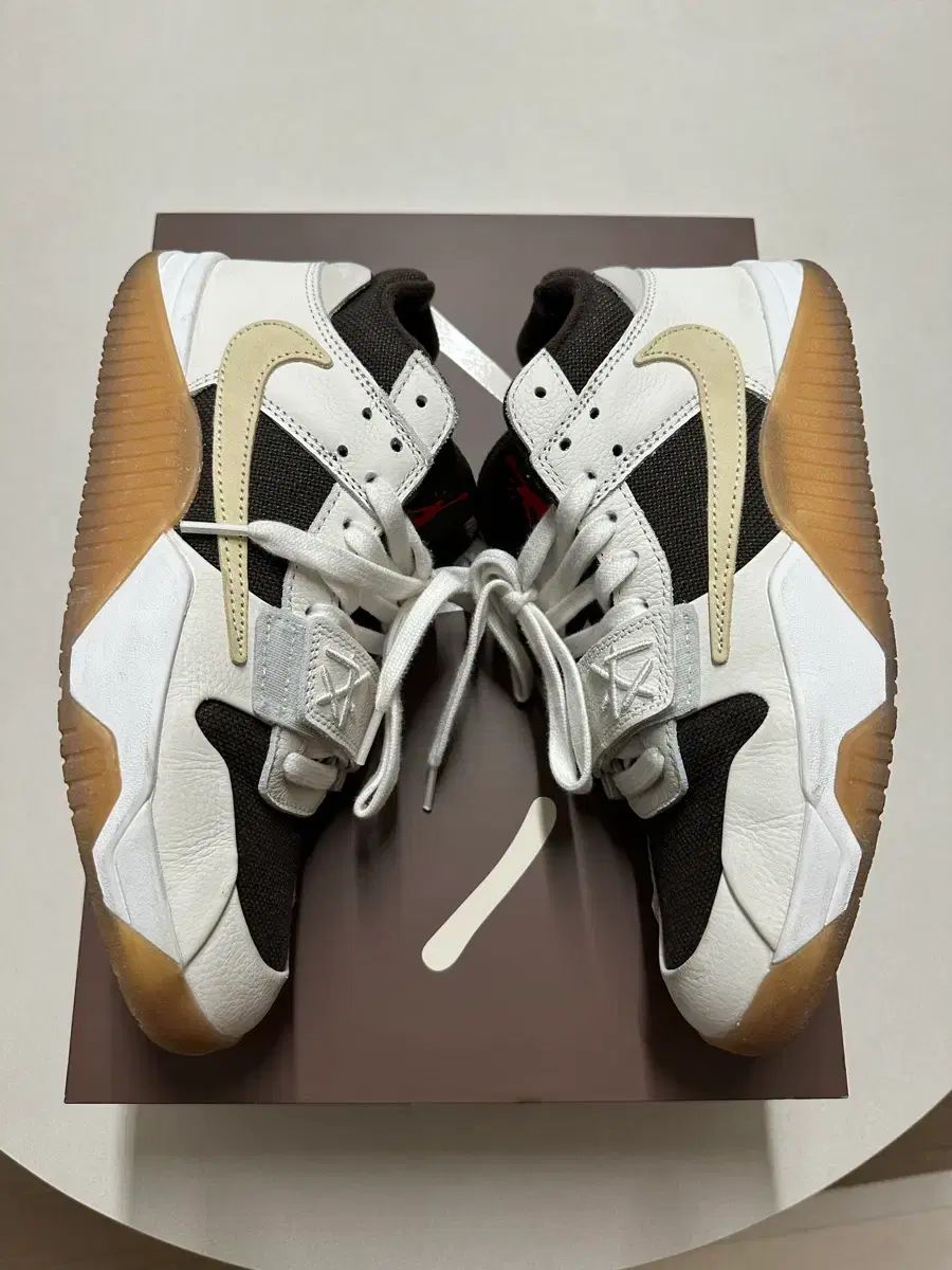 NIKE ジョーダン トラヴィス スコット ジャンプマン ジャック TR