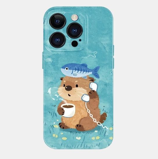 カワウソと魚デザイン iPhone17 Pro Max 対応 スマホケース iPhone16