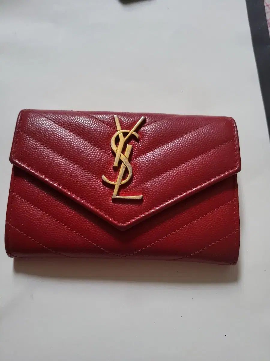 Saint Laurent サンローラン マトラッセ 二つ折り財布 レッド キャビア