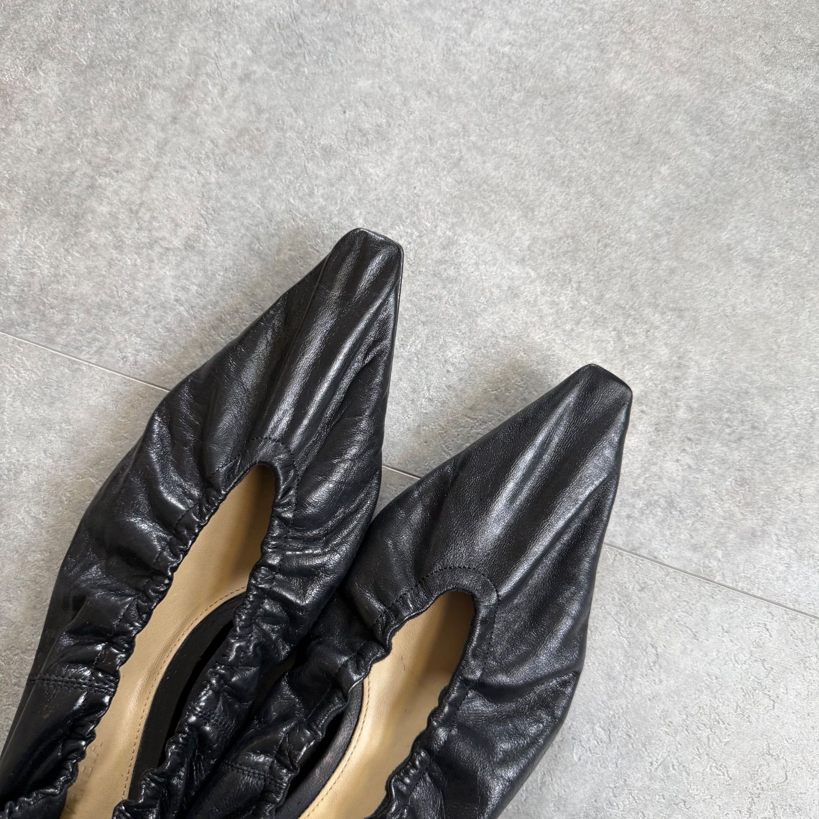 美品 BOTTEGA VENETA ボッテガヴェネタ アーモンド フラットシューズ