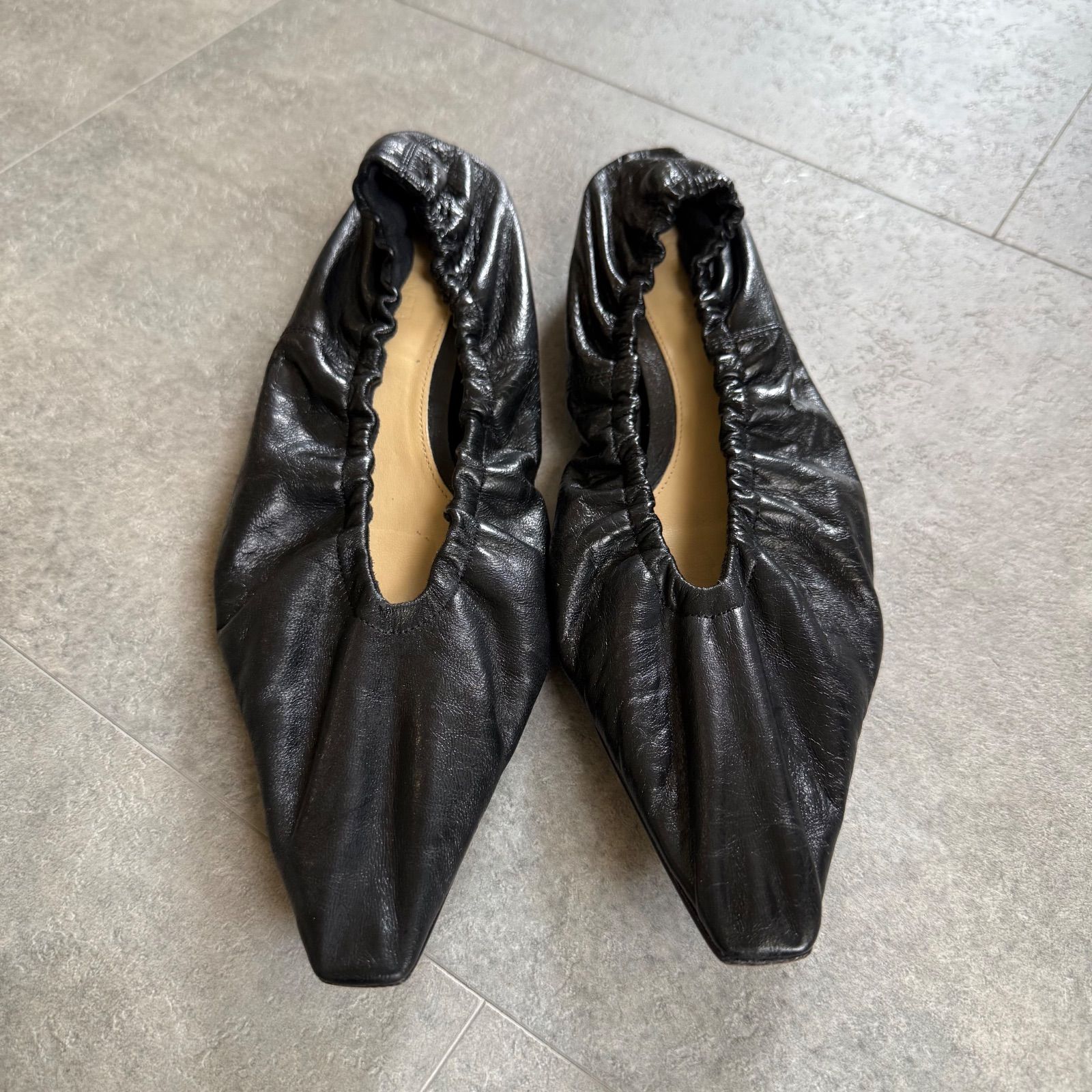 美品 BOTTEGA VENETA ボッテガヴェネタ アーモンド フラットシューズ