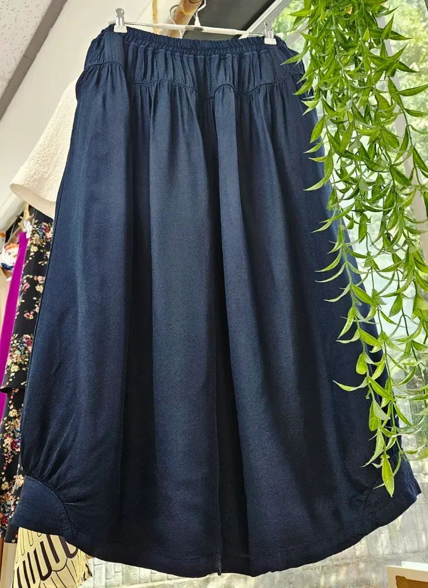 新品 レーヨン ネイビー ロング丈スカート(L)