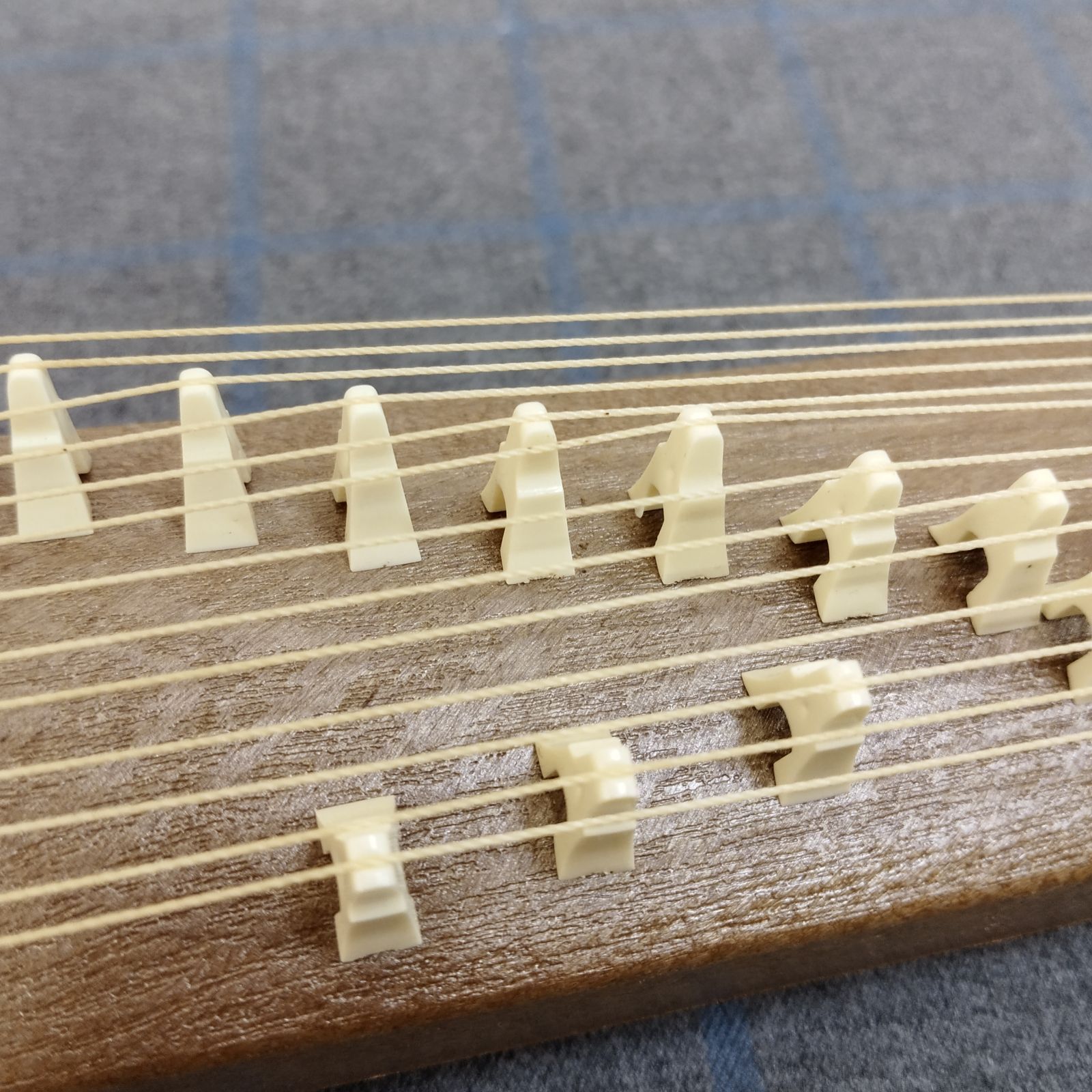 レトロ】琴 ミニサイズ 弦楽器 和楽器 十三弦 ミニチュア L2215 - メルカリ