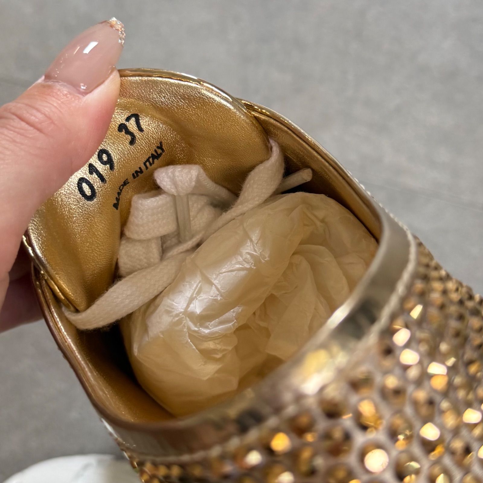 【極美品】PRADAプラダ ゴールド レディースソックスGOLD靴下 希少 限定 極美品 PRADA プラダ ダブルホイール スワロフスキー ゴールド Re