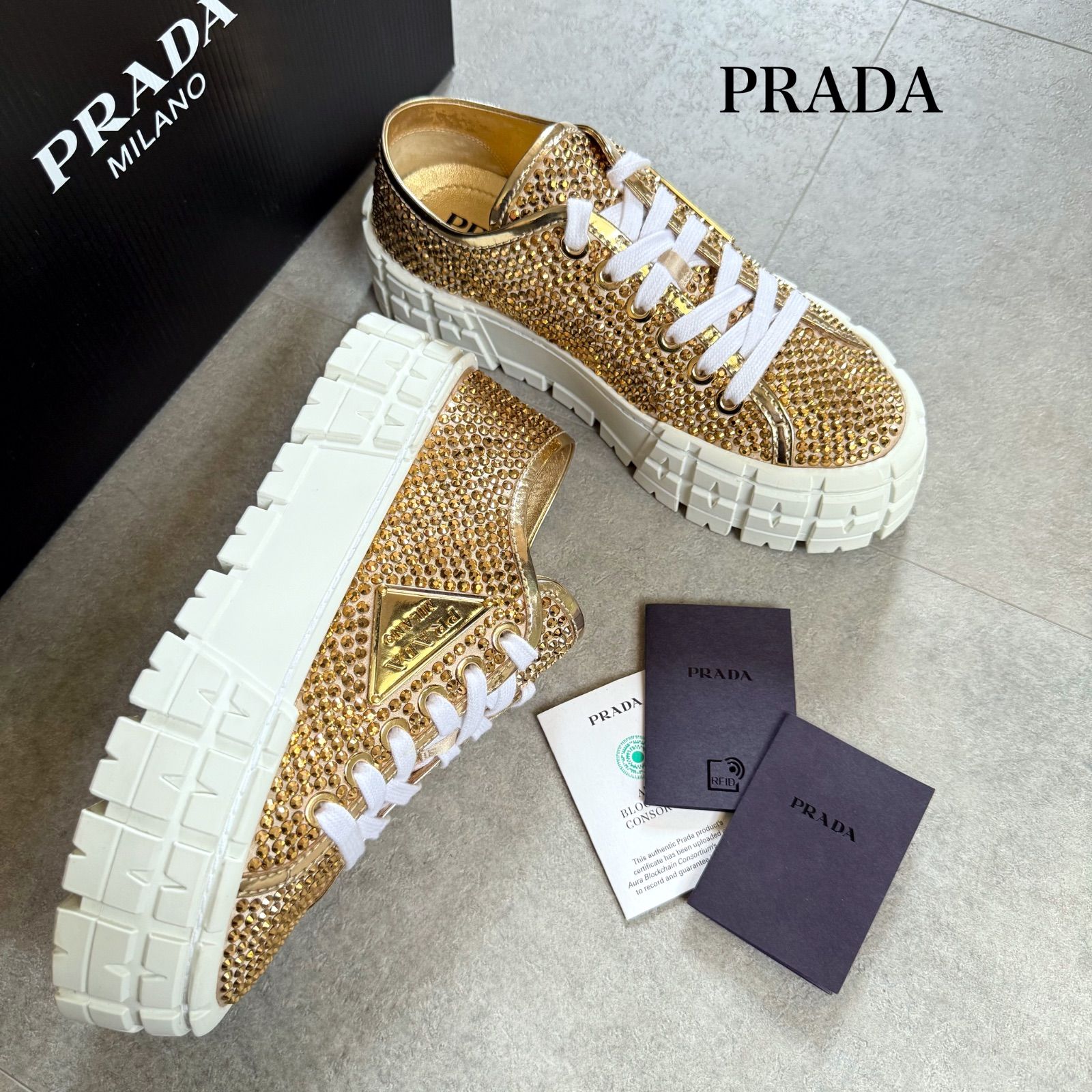 極美品 PRADA プラダ ダブルホイール スワロフスキー ゴールド Re
